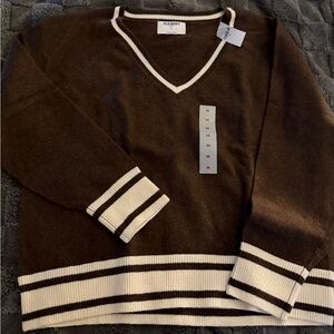 NWT Old Navy Women’s Chocolate V-Neck Sweater with Cream Trim